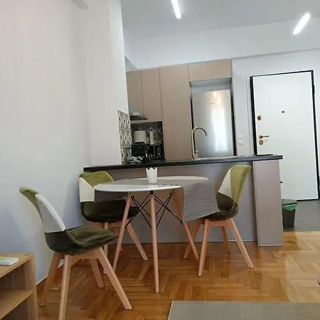 Gaya - The Yellow Apartment Athens