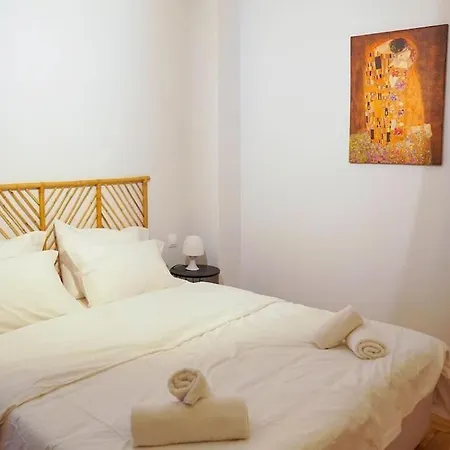 Gaya - The Yellow Apartment *