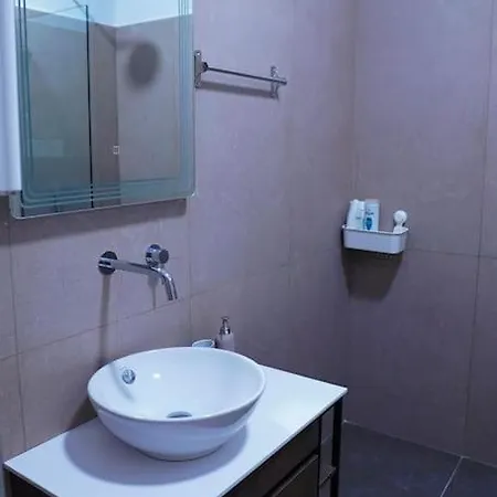 Gaya - The Yellow Apartamento *