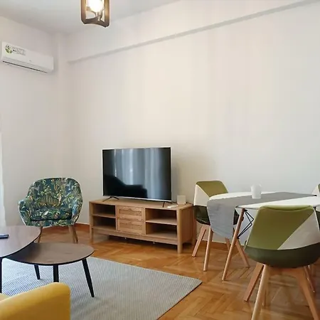 Gaya - The Yellow Apartment